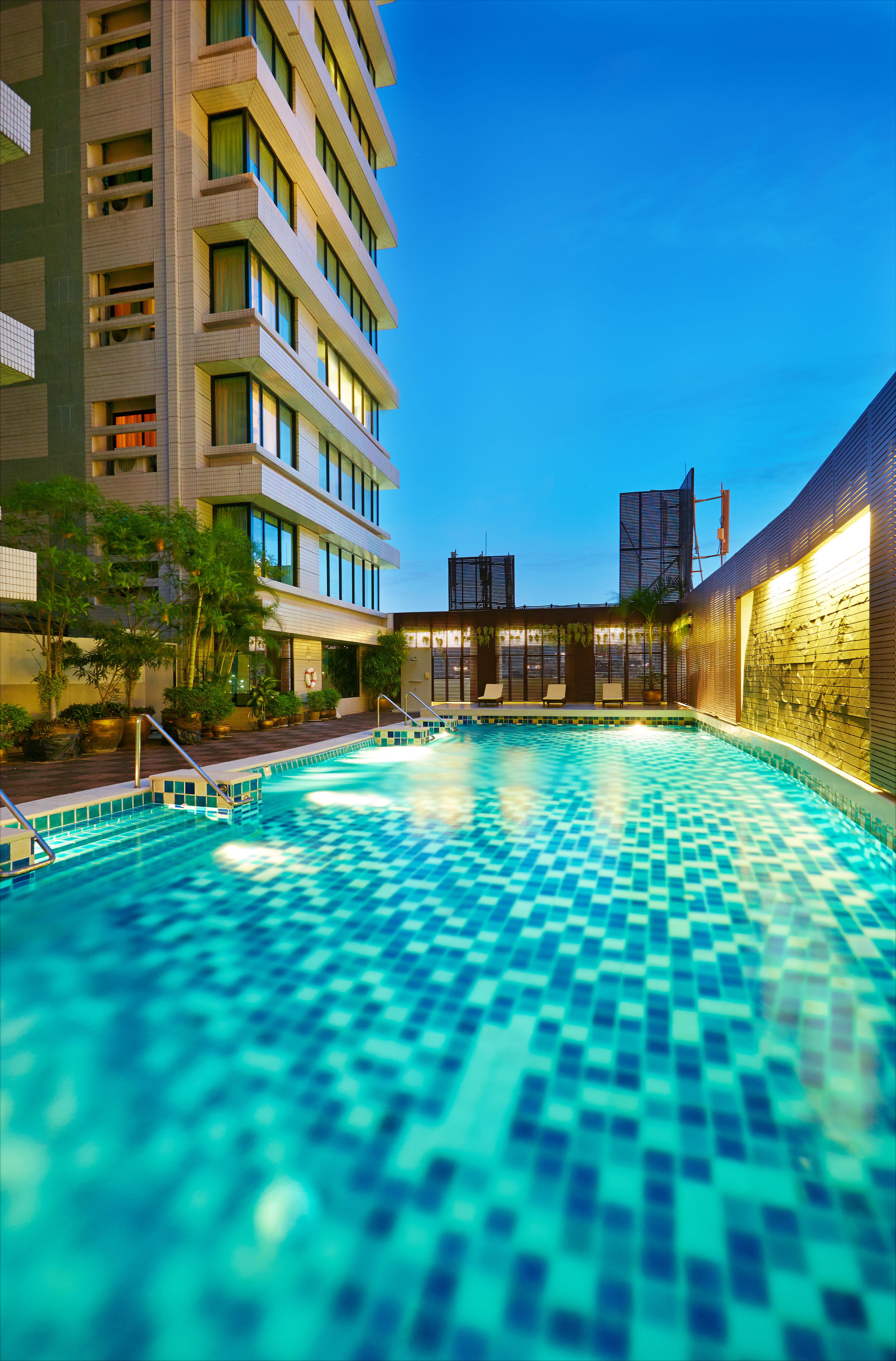 The Duchess Hotel - SHA Plus Bangkok Exterior foto
